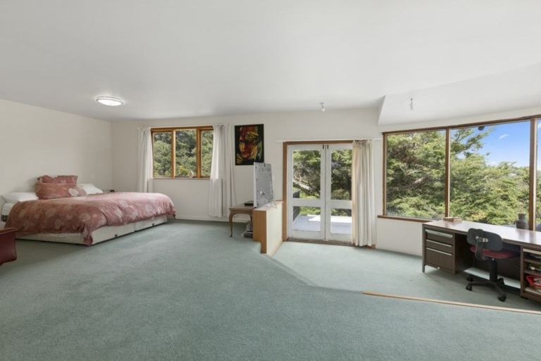 Photo of property in 5 Whiorau Grove, Lowry Bay, Lower Hutt, 5013