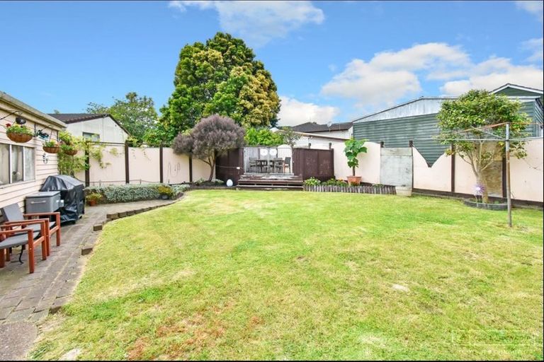Photo of property in 80 Everglade Drive, Goodwood Heights, Auckland, 2105