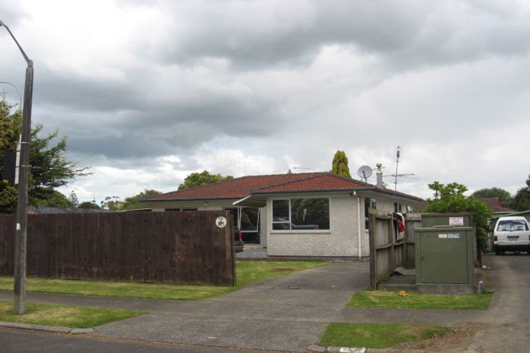 Photo of property in 2 Benton Place, Manurewa, Auckland, 2102