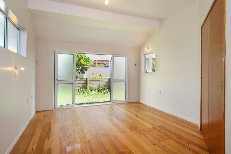 Photo of property in 32 Te Atatu Road, Te Atatu South, Auckland, 0610