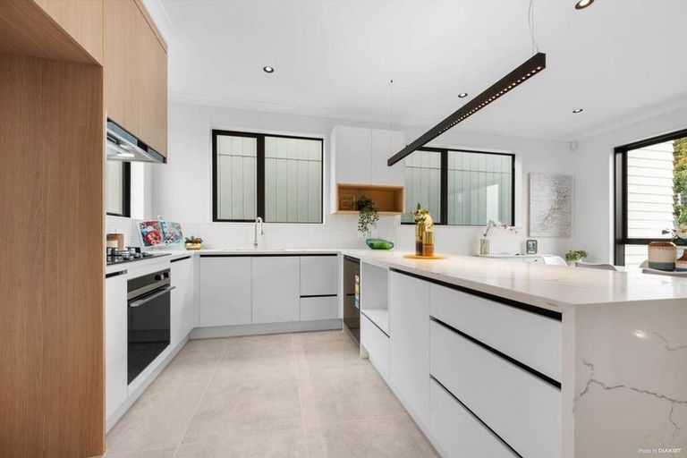 Photo of property in 4/31 Hill Crescent, New Lynn, Auckland, 0600