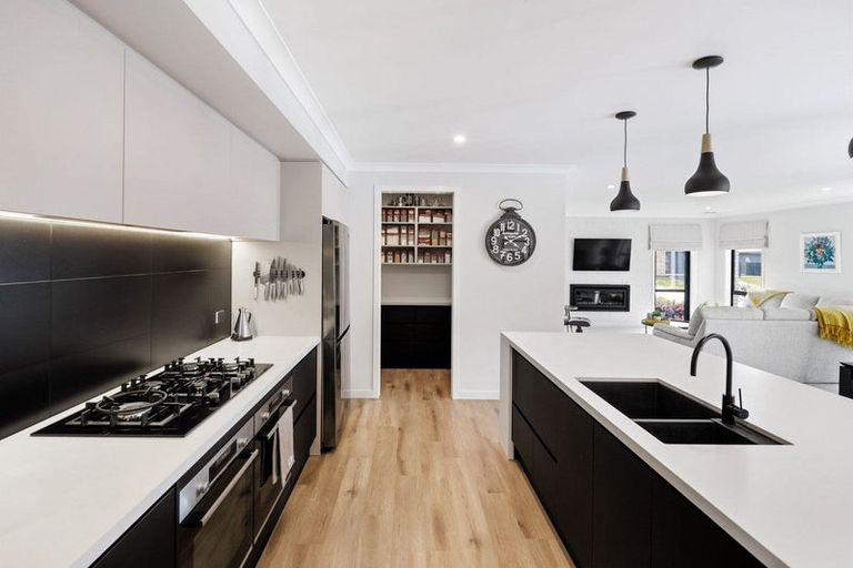 Photo of property in 14 Ruge Court, Cambridge, 3434