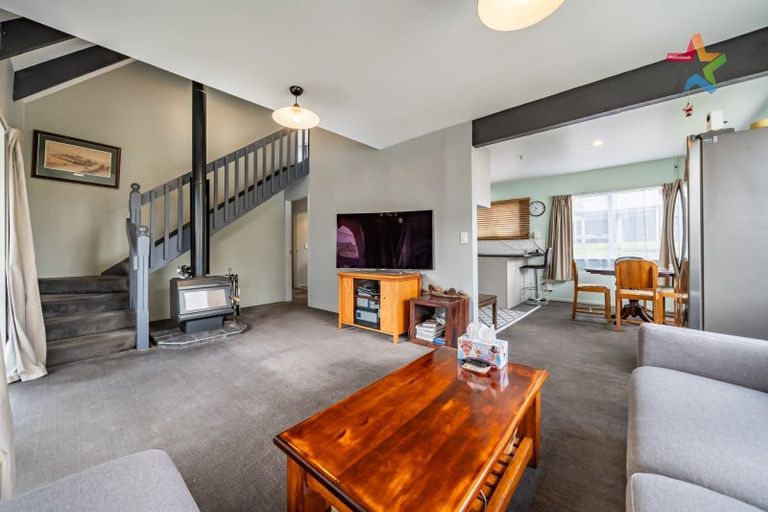 Photo of property in 21 Kerkwall Drive, Naenae, Lower Hutt, 5011