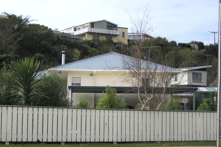 Photo of property in 13 Seaview Road, Marfell, New Plymouth, 4310