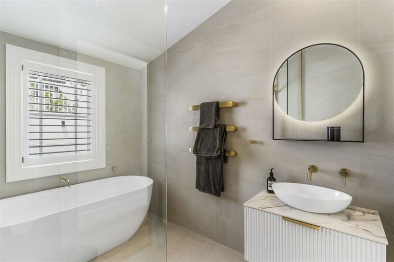 Photo of property in 3/92 Victoria Road, Devonport, Auckland, 0624