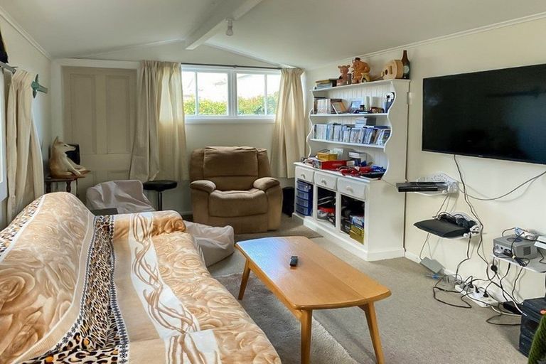 Photo of property in 27 Philip Street, Carterton, 5713