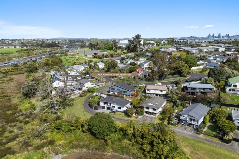 Photo of property in 1/9a Kitewao Street, Northcote, Auckland, 0627