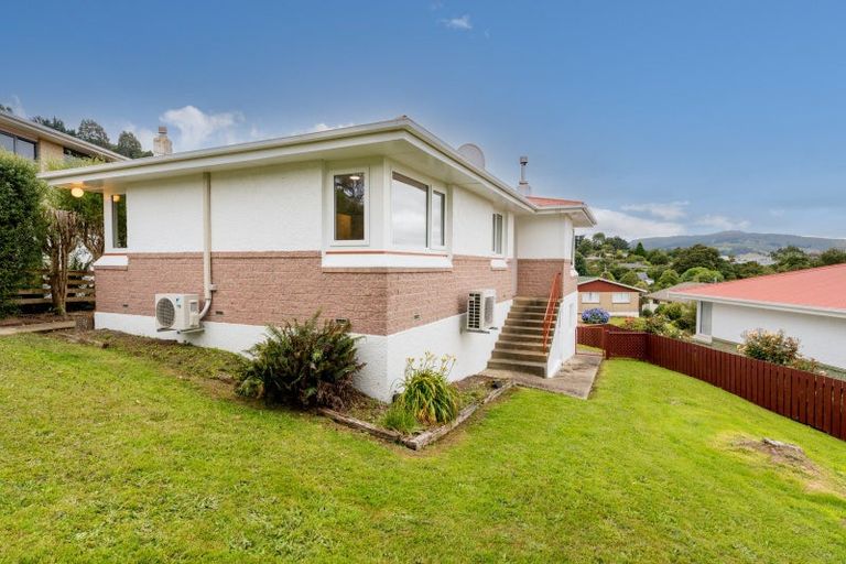 Photo of property in 9 Honeystone Street, Helensburgh, Dunedin, 9010