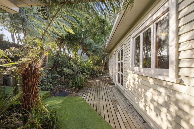 Photo of property in 29 Sunset Road, Totara Vale, Auckland, 0632