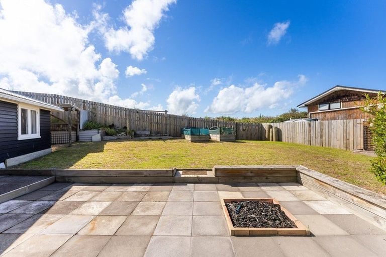 Photo of property in 60 Sarah Street, Waikawa Beach, Levin, 5573