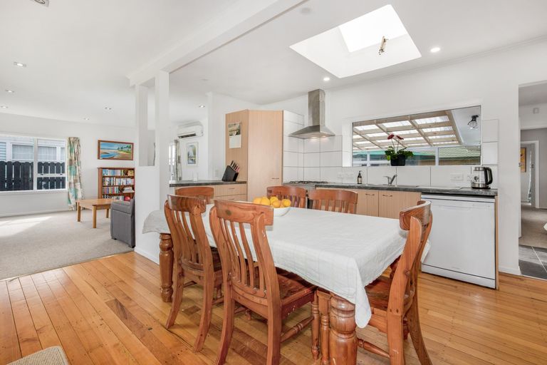 Photo of property in 8 Hunua Road, Papakura, 2110