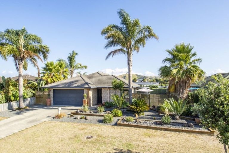 Photo of property in 34 Mcleod Place, Papamoa Beach, Papamoa, 3118