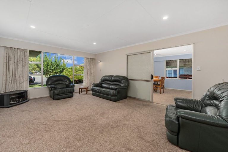Photo of property in 11 Chippendale Crescent, Highbury, Palmerston North, 4412