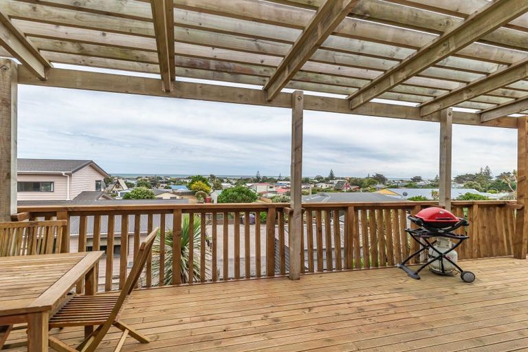 Photo of property in 6 Arataki Grove, Waitarere Beach, Levin, 5510