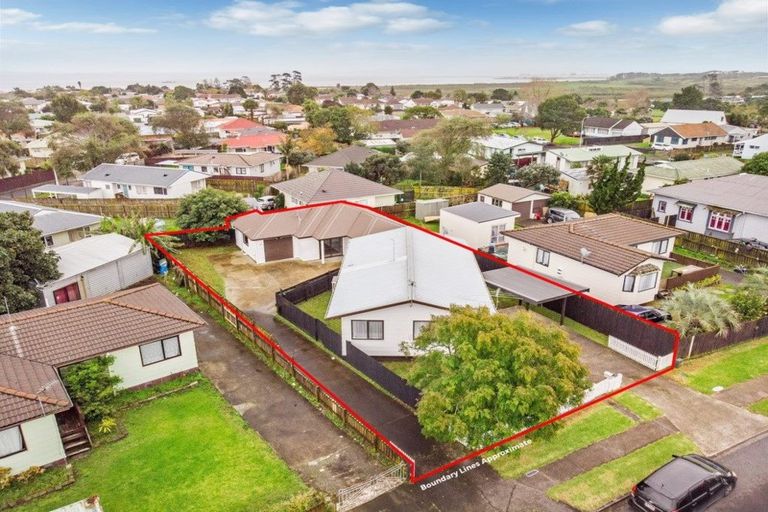 Photo of property in 96 Maplesden Drive, Clendon Park, Auckland, 2103