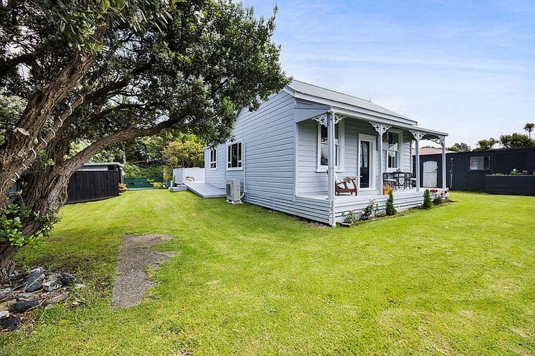 Photo of property in 10 Lincoln Street, Patea, 4520