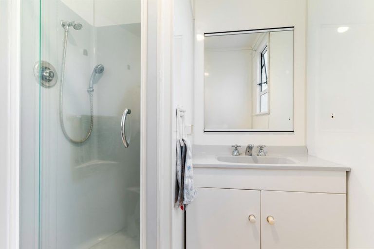 Photo of property in 70 Park Road, Carterton, 5713