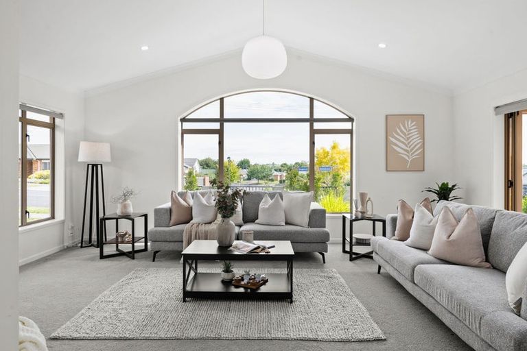 Photo of property in 122 Rototuna Road, Rototuna, Hamilton, 3210