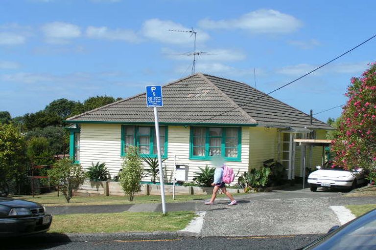 Photo of property in 3 Nutsey Avenue, Northcote, Auckland, 0627