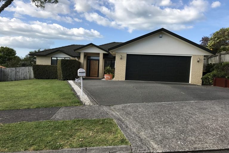 Photo of property in 4 Conacher Close, East Tamaki Heights, Auckland, 2016