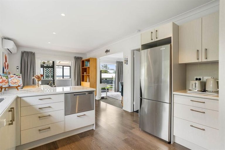 Photo of property in 114 Everitt Crescent, Whangamata, 3620