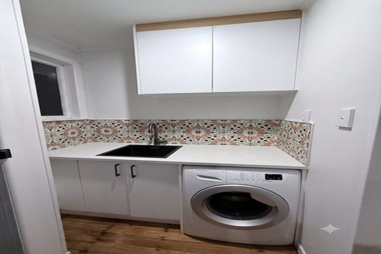 Photo of property in 8 Pandora Place, Pakuranga, Auckland, 2010