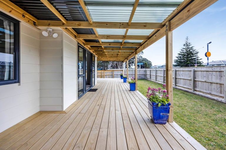 Photo of property in 25 Longfellow Road, Opunake, 4616