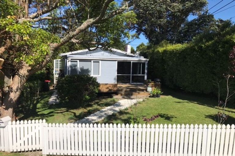 Photo of property in 2/9 Gazelle Avenue, Beach Haven, Auckland, 0626