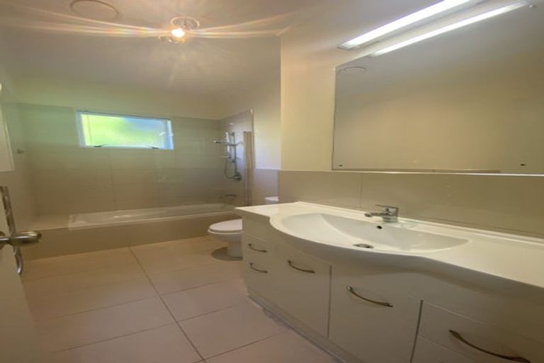Photo of property in 18 Askerne Drive, Flat Bush, Auckland, 2016