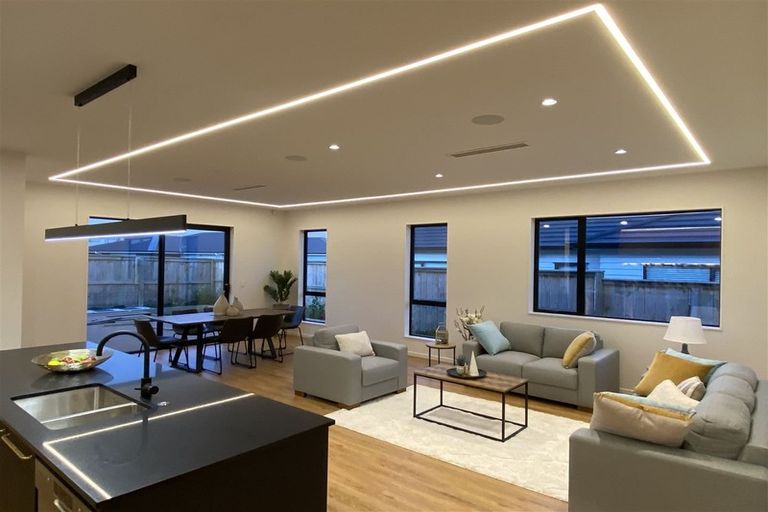 Photo of property in 15 Papa Orchard Drive, Kumeu, 0810