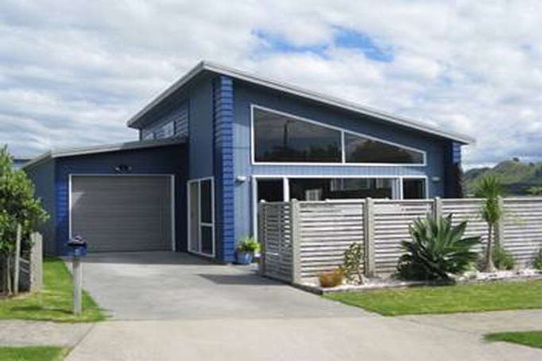 Photo of property in 8 Seafoam Place, Waihi Beach, 3611