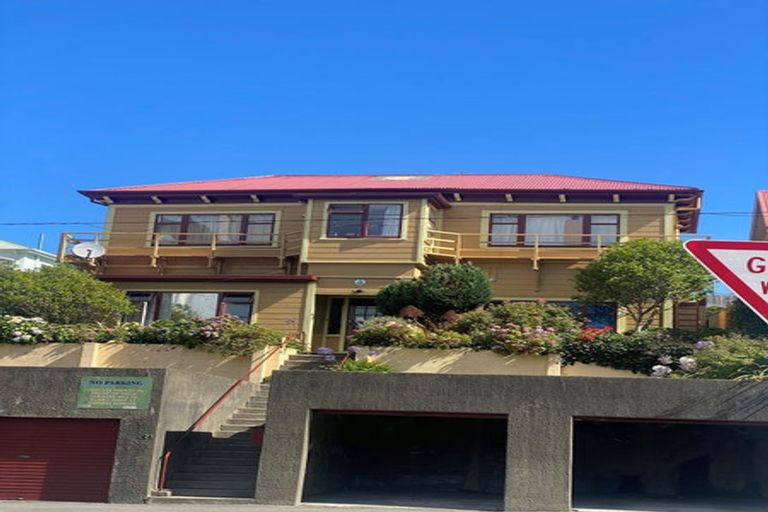 Photo of property in Hawkestone House, 21 Hawkestone Street, Thorndon, Wellington, 6011