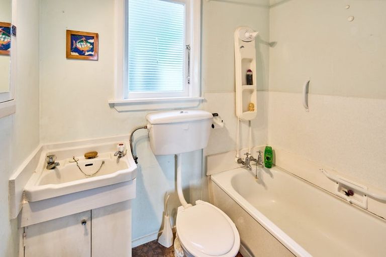 Photo of property in 166 Owhiro Bay Parade, Owhiro Bay, Wellington, 6023