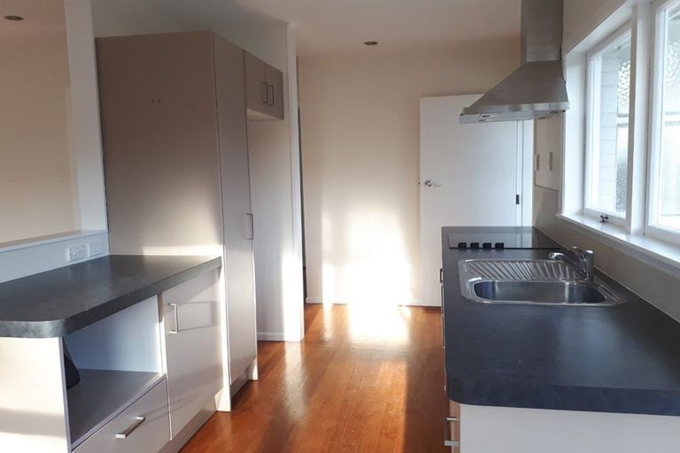 Photo of property in 1/34 Ocean View Road, Northcote, Auckland, 0627