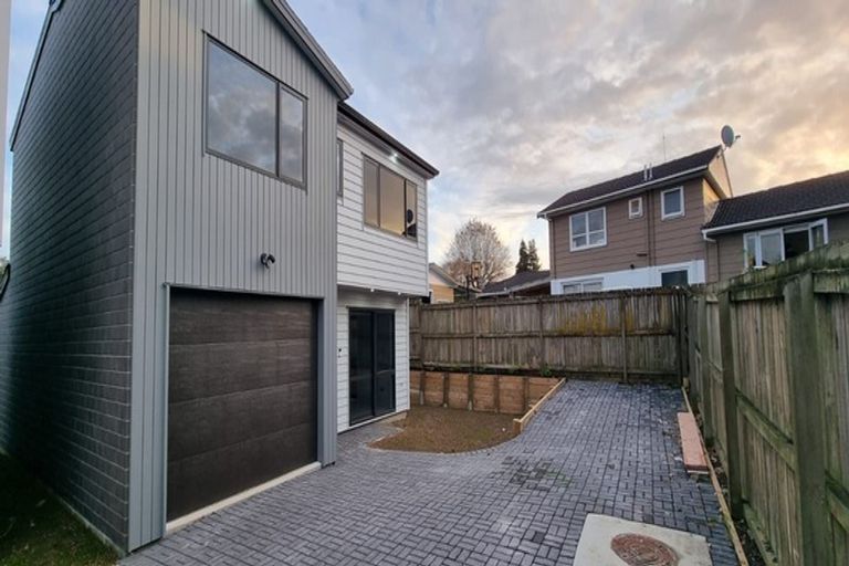 Photo of property in 425f Great South Road, Opaheke, Papakura, 2113