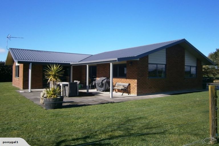 Photo of property in 581 Waitara Road, Huirangi, New Plymouth, 4373