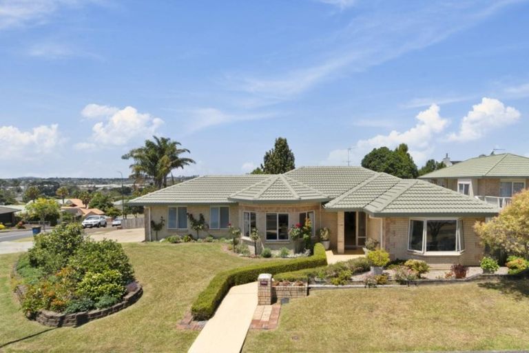 Photo of property in 2 San Fernando Way, Henderson, Auckland, 0612