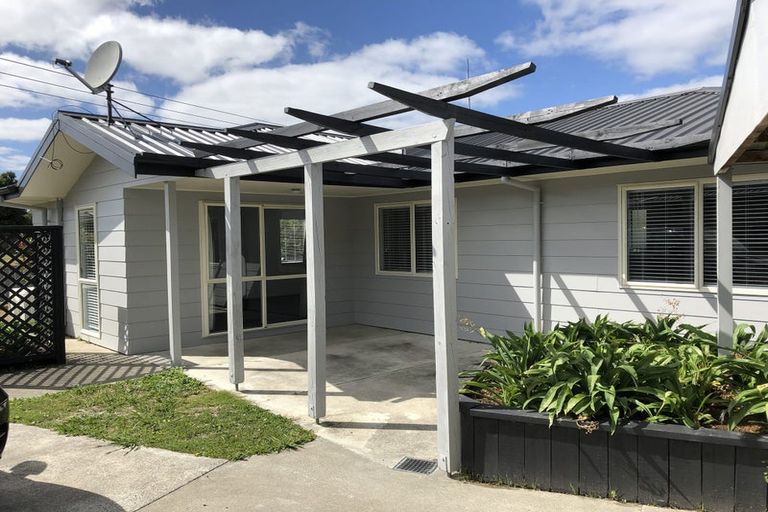 Photo of property in 3 Lydia Place, Kelvin Grove, Palmerston North, 4414