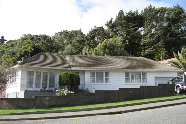 Photo of property in 80 Kenmore Street, Newlands, Wellington, 6037