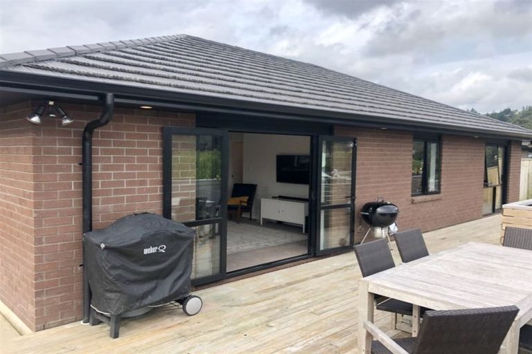 Photo of property in 56 Sunstone Crescent, Brown Owl, Upper Hutt, 5018