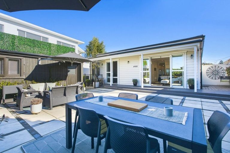 Photo of property in 25 Standish Street, Westown, New Plymouth, 4310