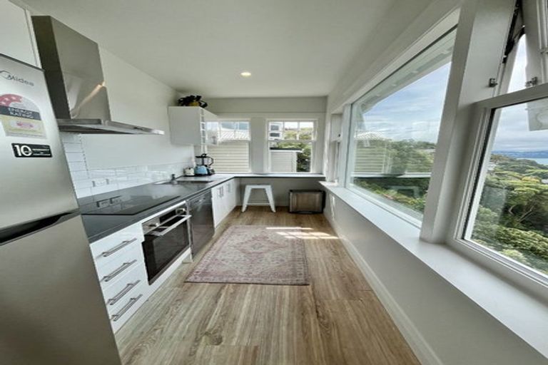 Photo of property in 18 Waipapa Terrace, Hataitai, Wellington, 6021