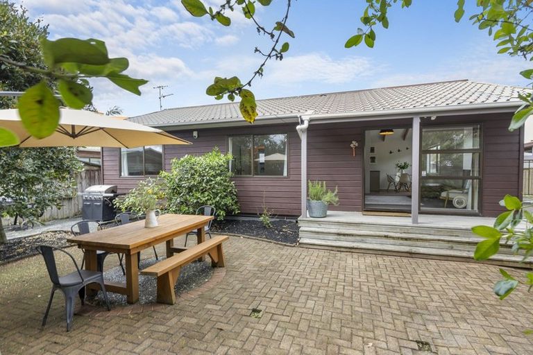 Photo of property in 8/390 West Coast Road, Glen Eden, Auckland, 0602