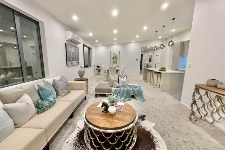 Photo of property in 8 Poutawa Lane, Clarks Beach, 2122