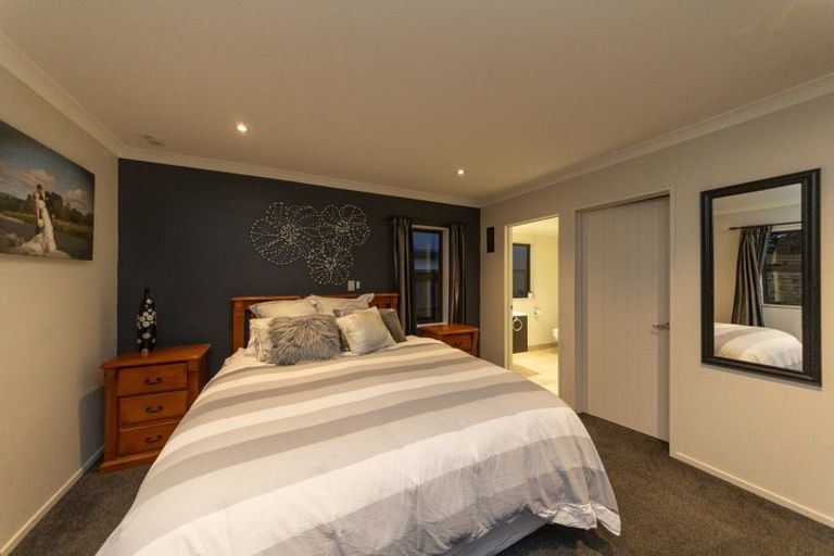 Photo of property in 39 Tennyson Avenue, Kelvin Grove, Palmerston North, 4414