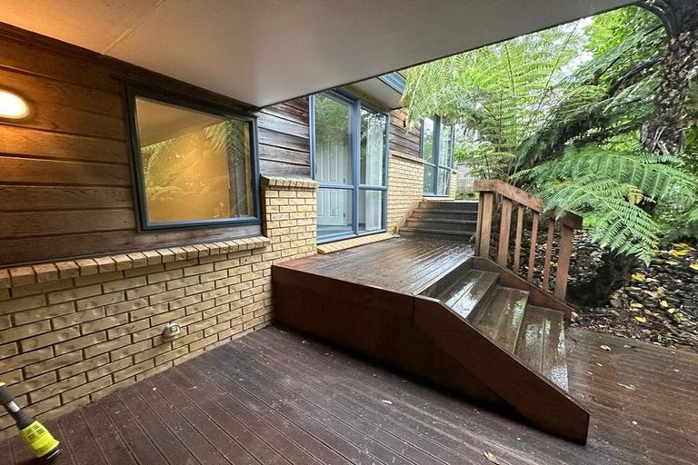 Photo of property in 12 Poturi Streams Avenue, Titirangi, Auckland, 0604