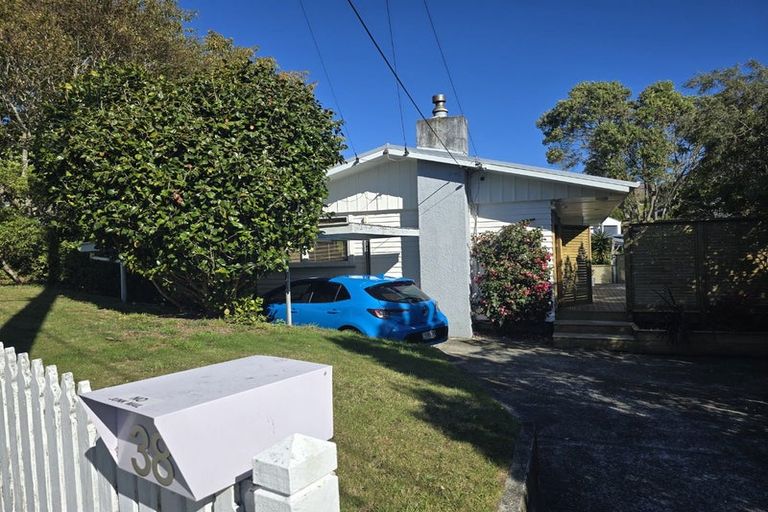 Photo of property in 38 Catherine Crescent, Paparangi, Wellington, 6037