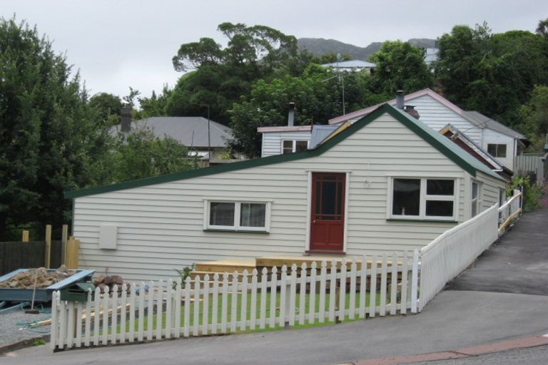Photo of property in 71 Oxford Street, Lyttelton, 8082