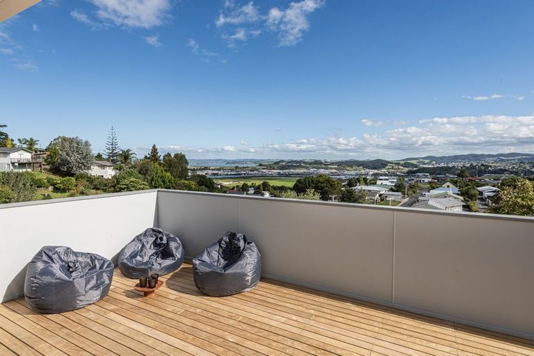 Photo of property in 44 Memorial Drive, Parahaki, Whangarei, 0112