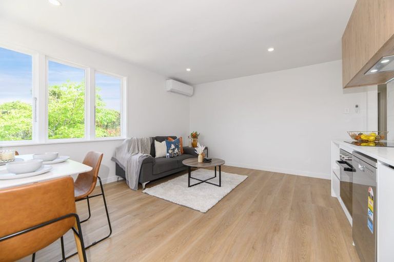 Photo of property in 70d Lincoln Park Avenue, Massey, Auckland, 0614